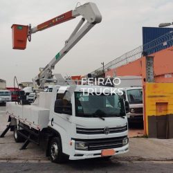 Caminhão Volkswagen 9.170 ano 2019 cesto aéreo imap isolado altura 13 m