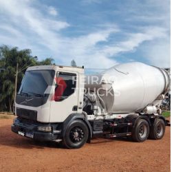 Volvo VM270 ano 2015 - Betoneira Liebherr 8M