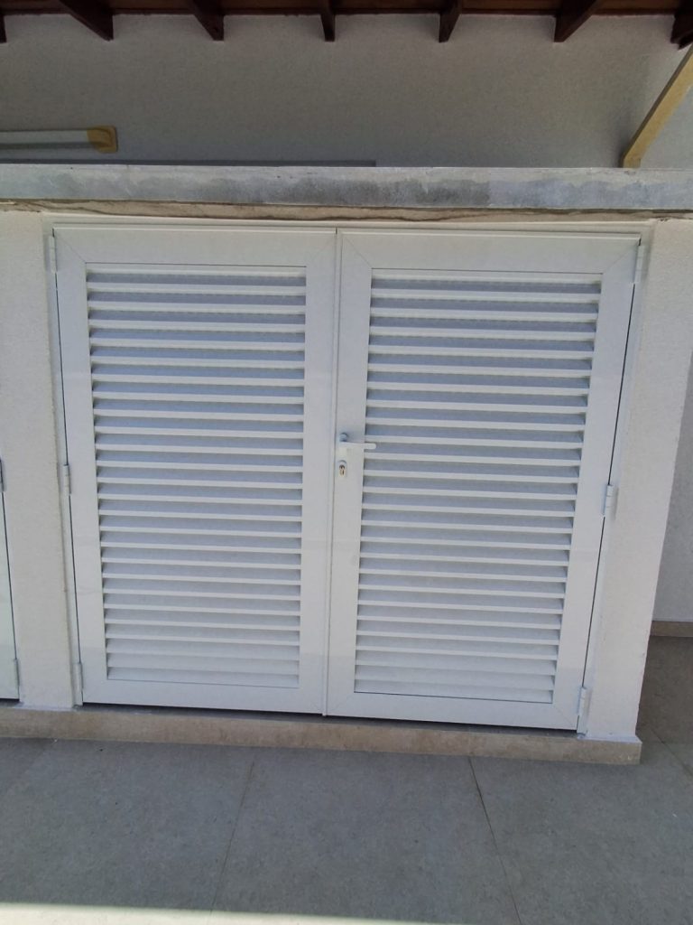 ESQUADRIA DE ALUMÍNIO