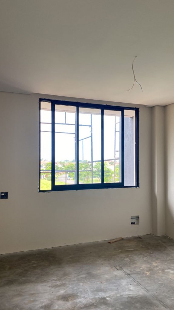 ESQUADRIA DE ALUMÍNIO