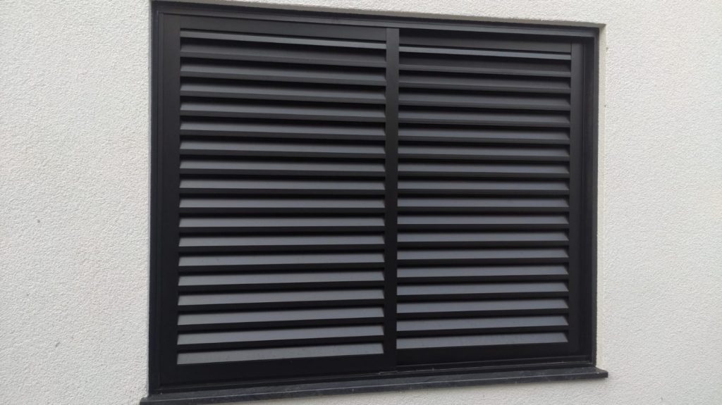 ESQUADRIA DE ALUMÍNIO
