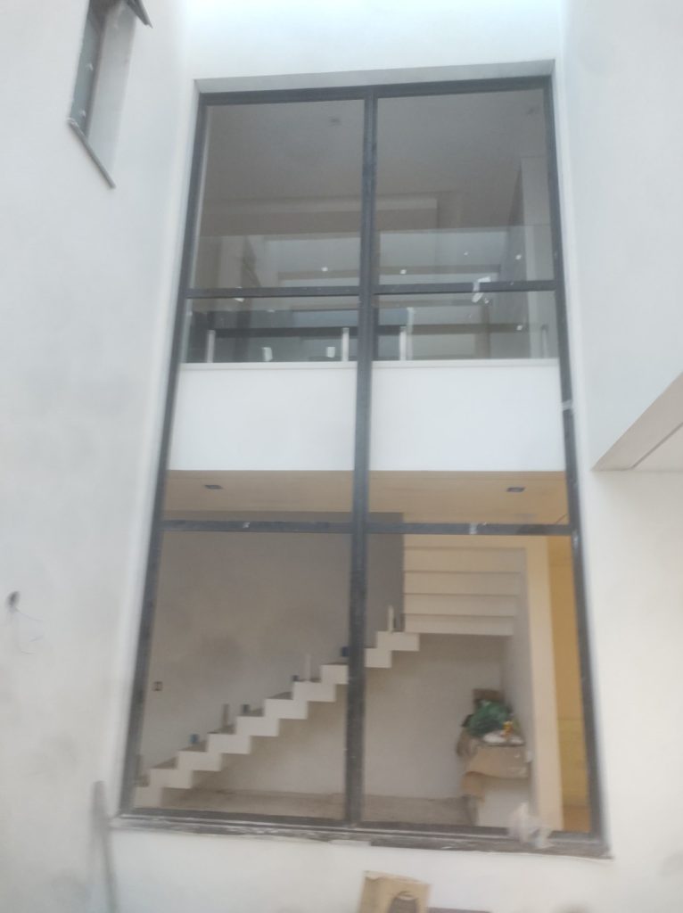 ESQUADRIA DE ALUMÍNIO