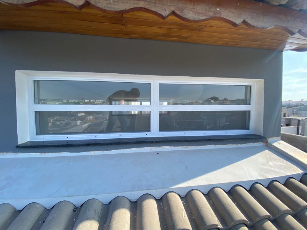 ESQUADRIA DE ALUMÍNIO