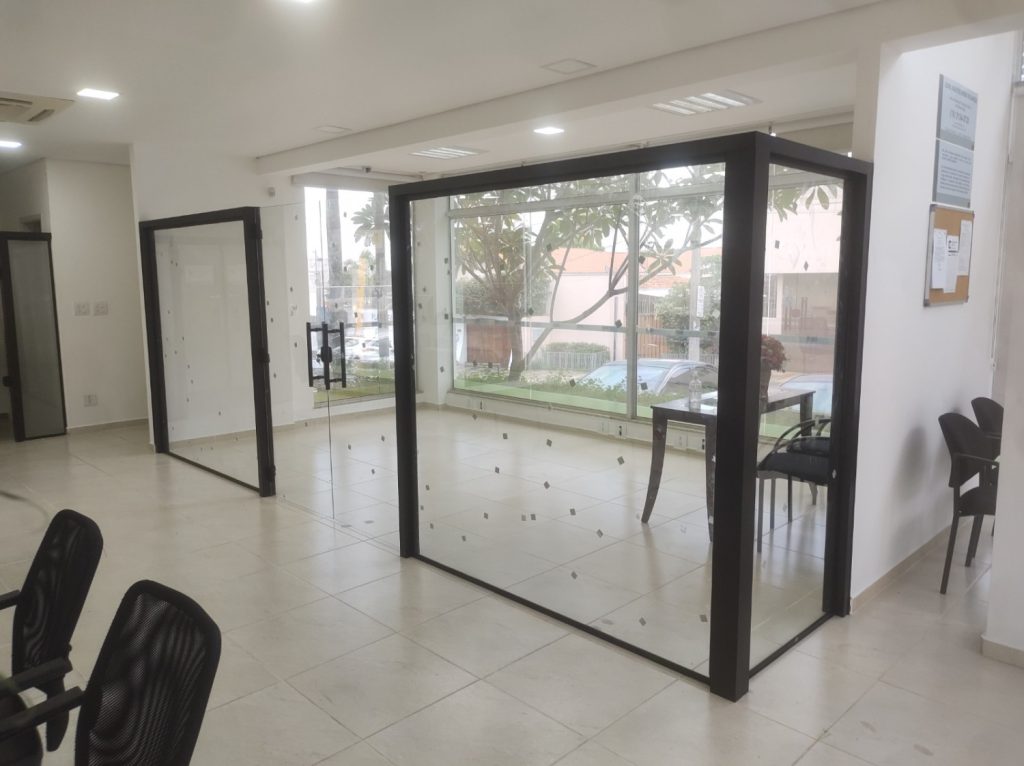 ESQUADRIA DE ALUMÍNIO