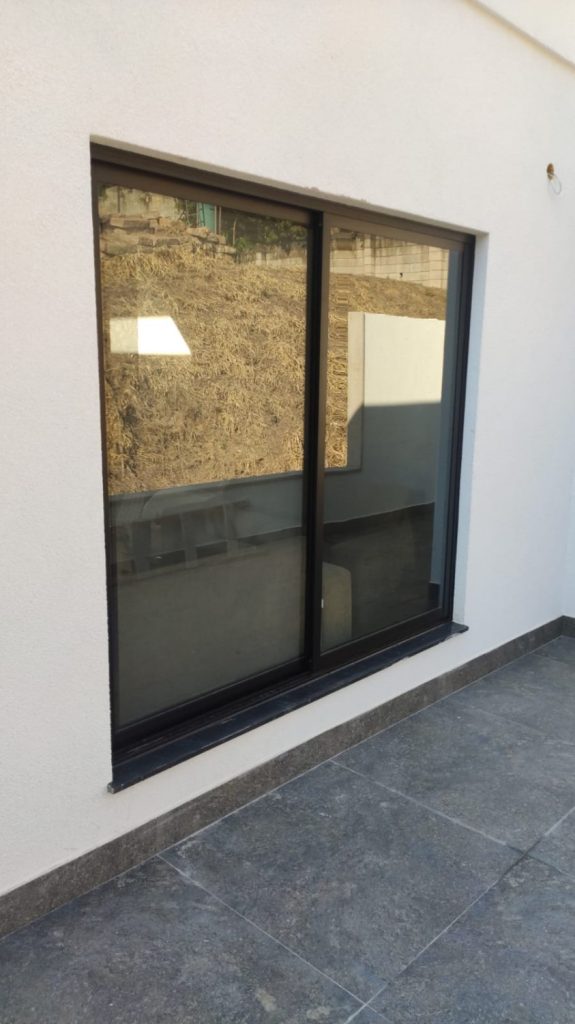 ESQUADRIA DE ALUMÍNIO